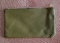 Kosmetyczka khaki.