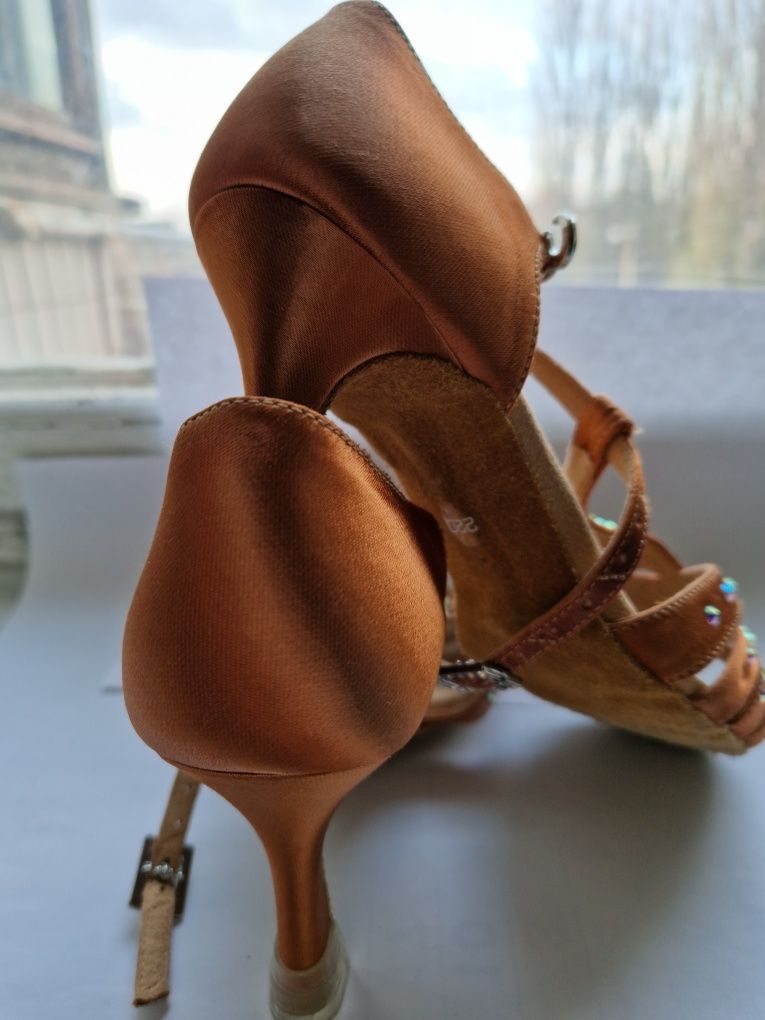 Танцювальні туфлі