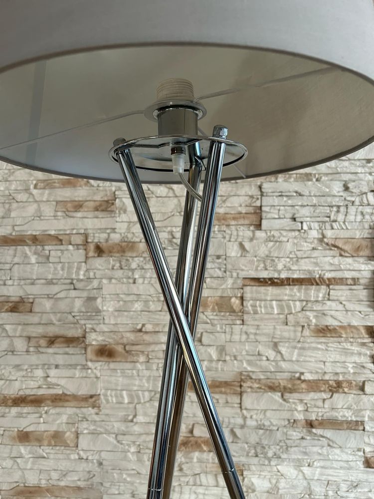Lampa podłogowa