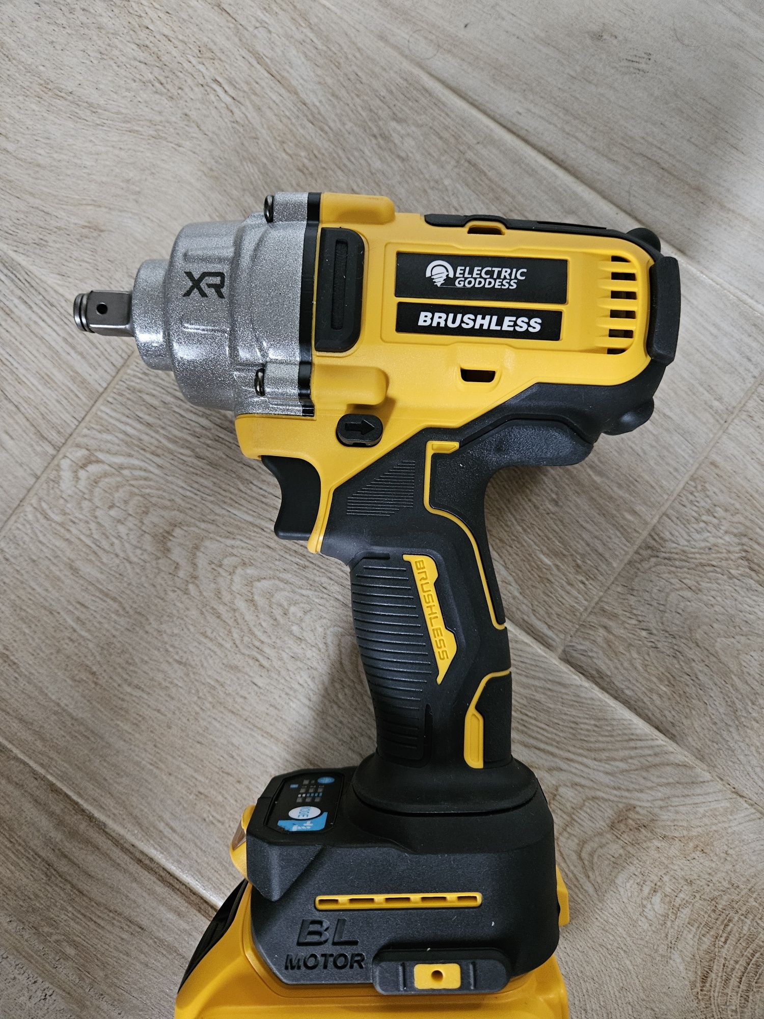 Klucz udarowy 1000 N.m do baterii Dewalt