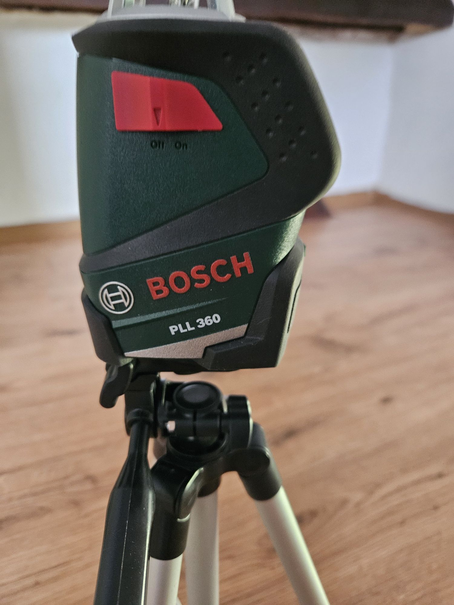 Laser krzyżowy bosch + statyw w155