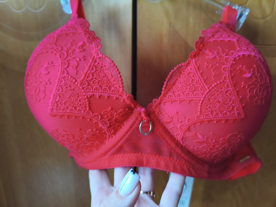 Бюстгальтер на чашку Д,об'єм 100