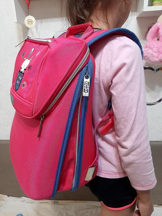 Шкільний рюкзак для дівчинки