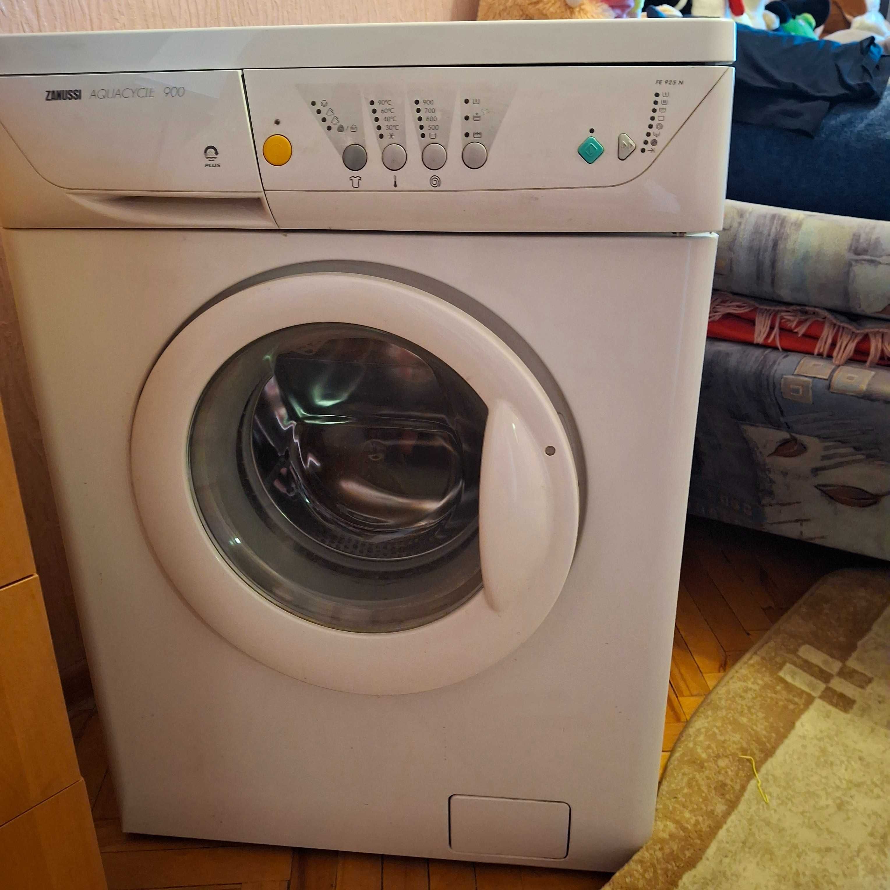 Пральна машинка фірми Zanussi
