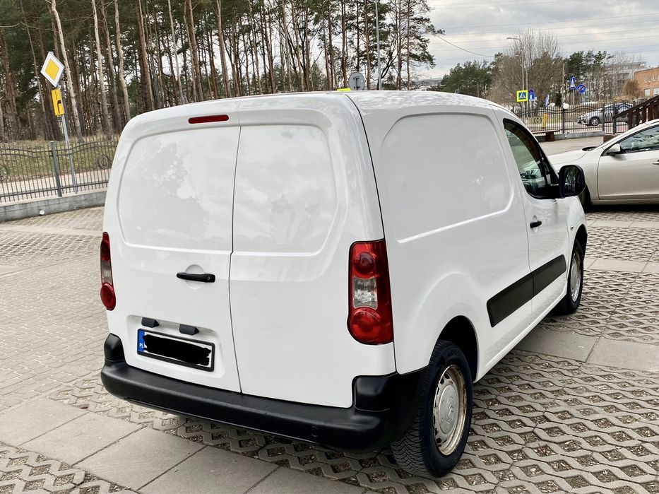 Wypozyczalnia aut  furgon blaszak Berlingo/Partner Wynajem busa