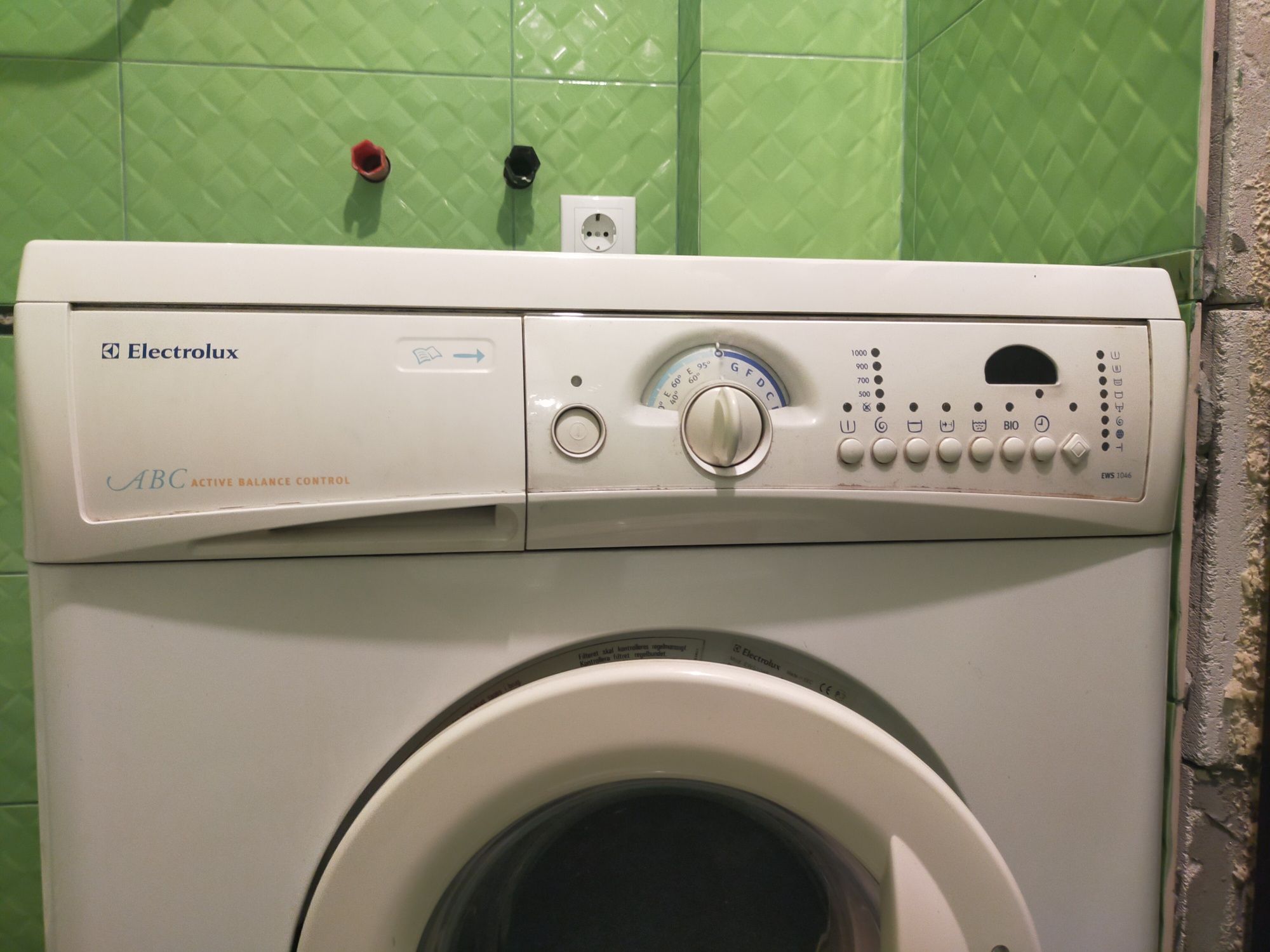 Стиральная машина Electrolux EWS 1046