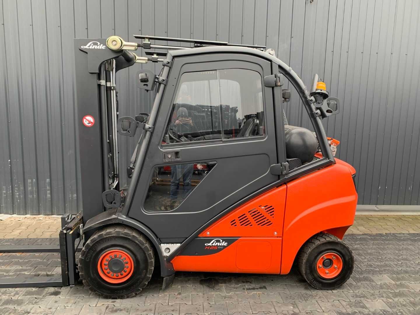 Wózek widłowy Linde H25T-02/600 Kabina Przesuw 2017