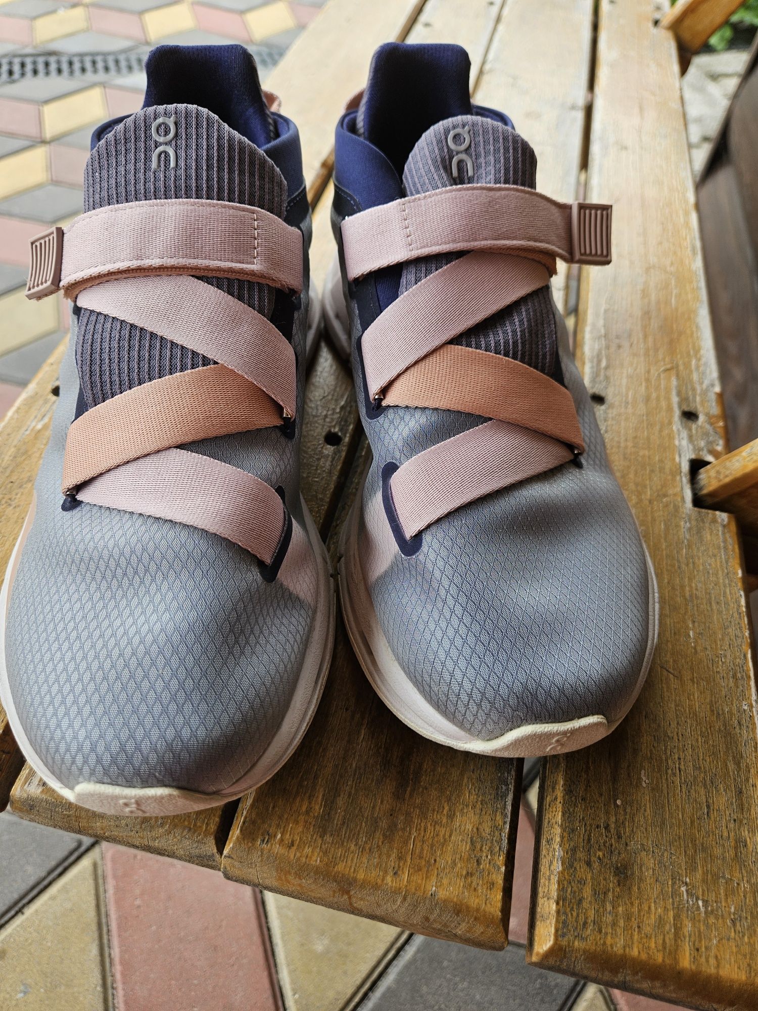КросівкиON CLOUD Swiss Engineering CLOUDTEC WOMENS