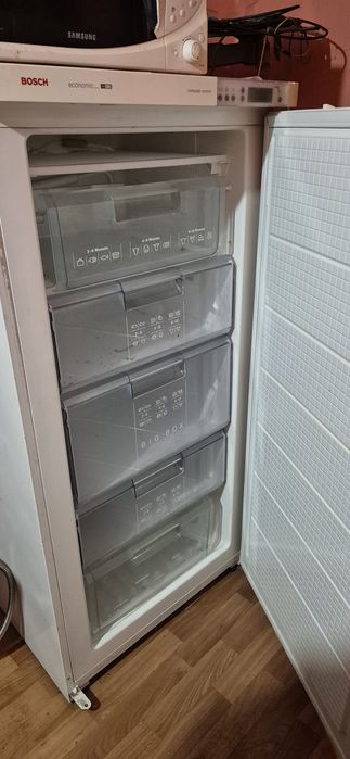 Продам морозильную камеру bosch б/у