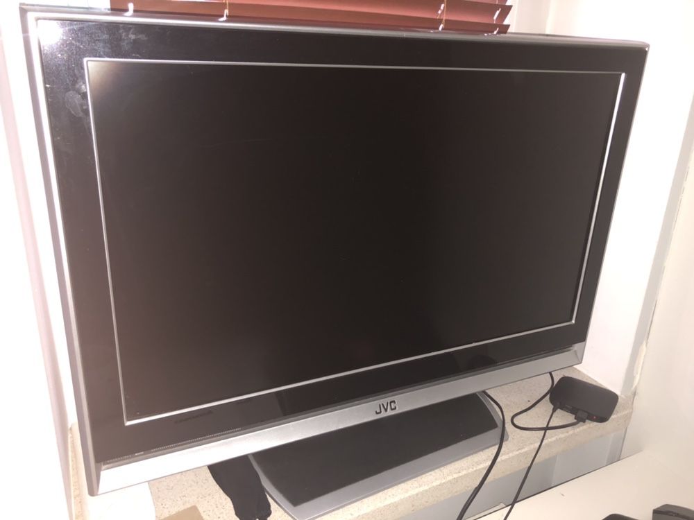 Telewizor JVC 32” uszkodzony