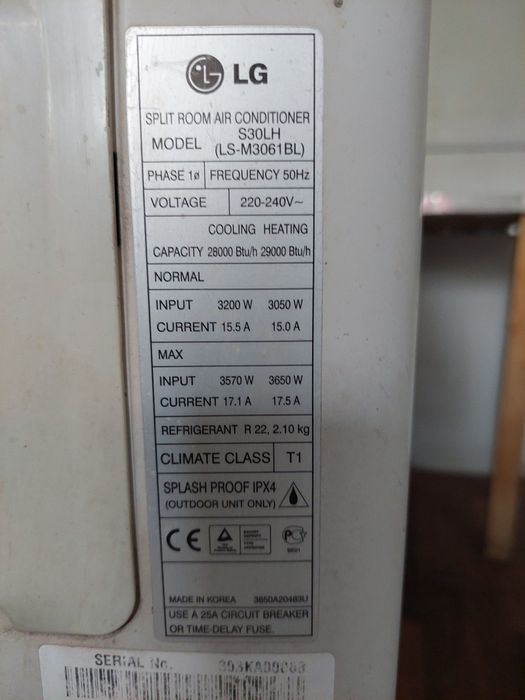 Продаются зовнішні блоки 2 шт. кондиціонерів характеристики на фото