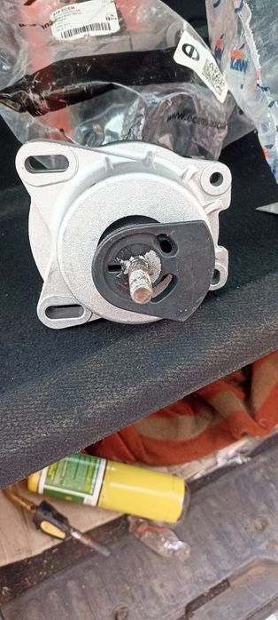 Подушка двигуна Форд транзит.