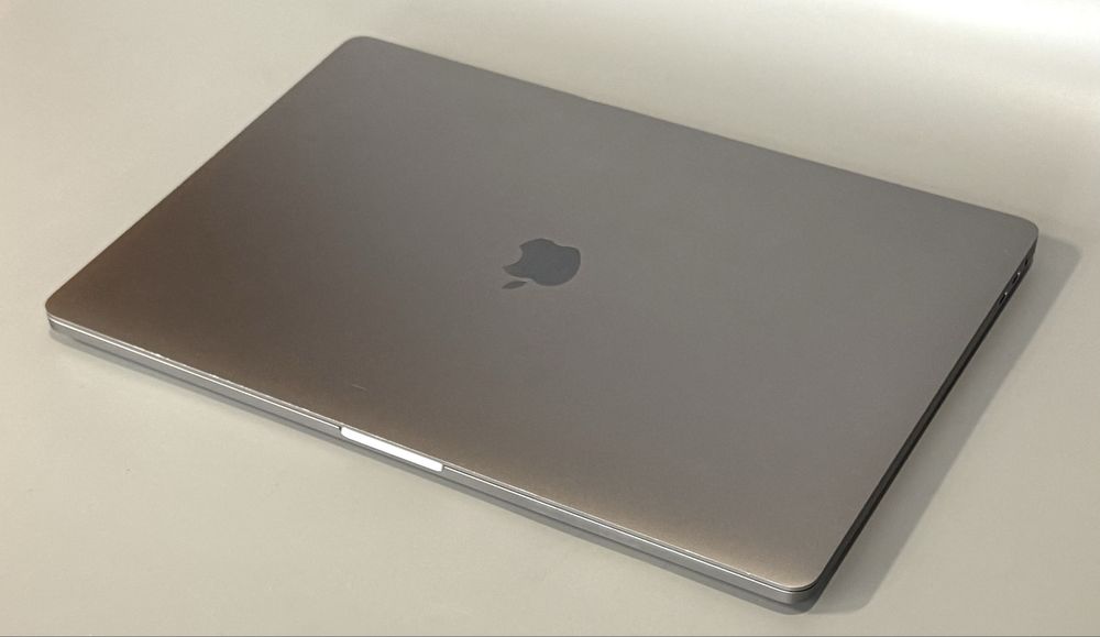 Apple MacBook Pro 16 i9 2.4 GHz | 512 GB | A2141 idealny Komplet