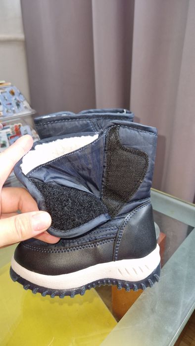 Ciepłe zimowe buty. Śniegowce