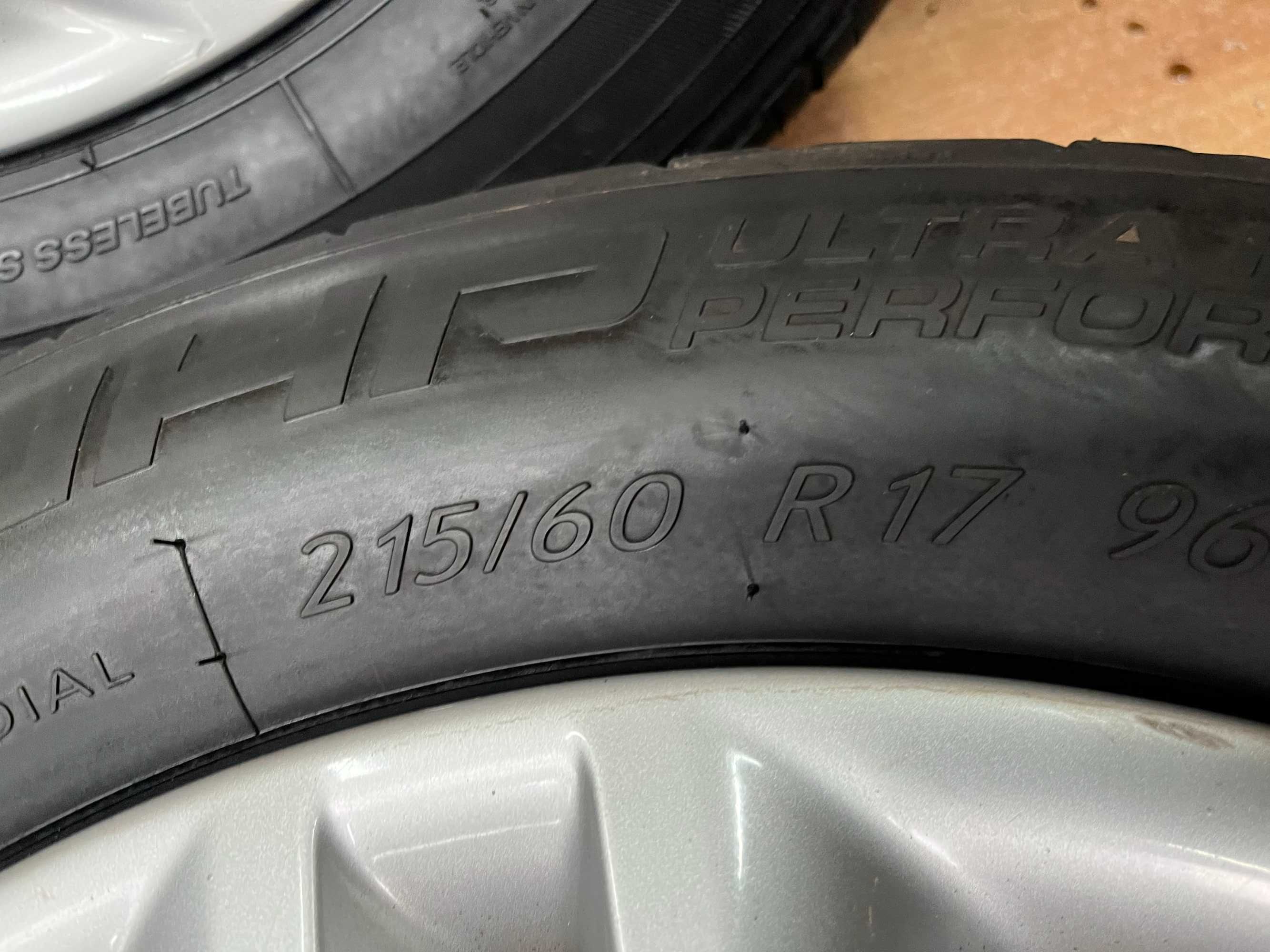 Koła/komplet kół/felgi Nissan Qashqai 215/60/R17