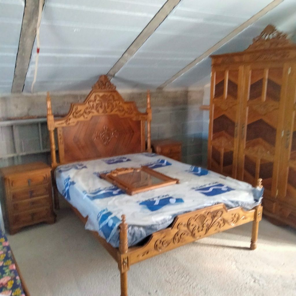 Mobília de quarto em Nogueira
