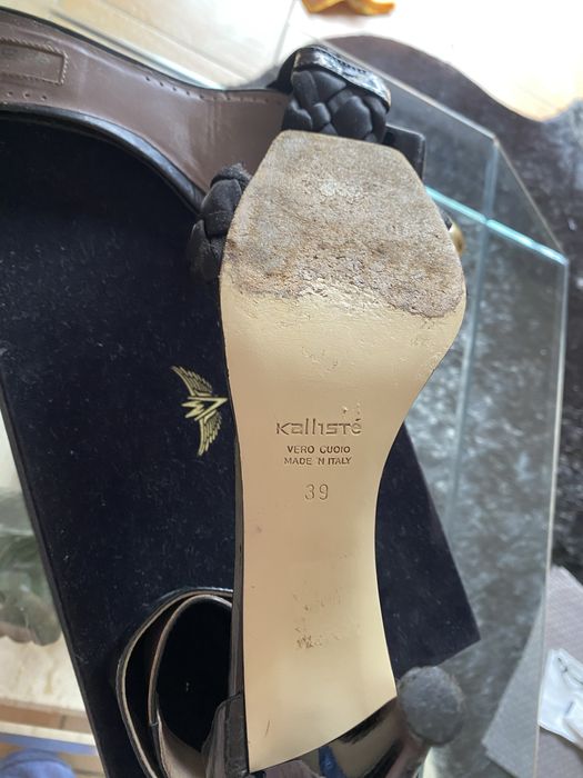 Sandalias de pele lacado preto mais sandalias salto alto tam. 39