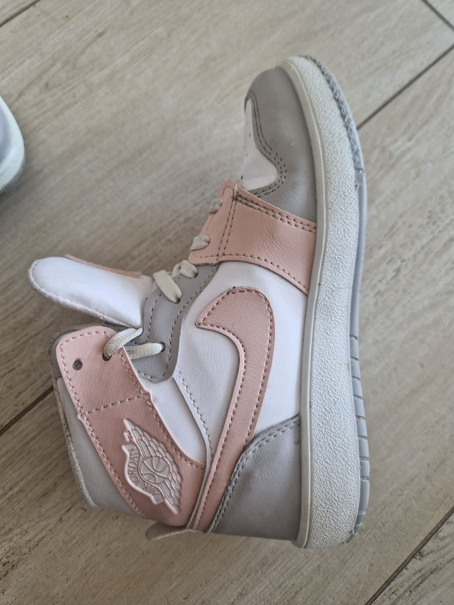 Dziewczęce Buty Nike Jordan rozm. 32
