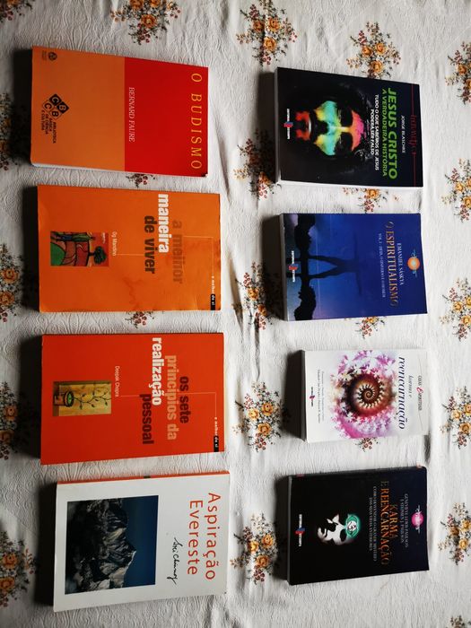 Livros auto conhecimento / espiritualidade a 2 euros cada um.