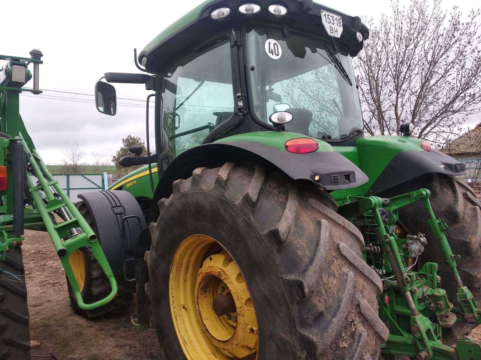 Трактор John Deere 8320R