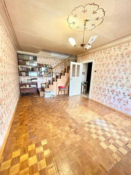 Продам  велику 3к квартиру  пр О.Поля 1/9 низ Кірова