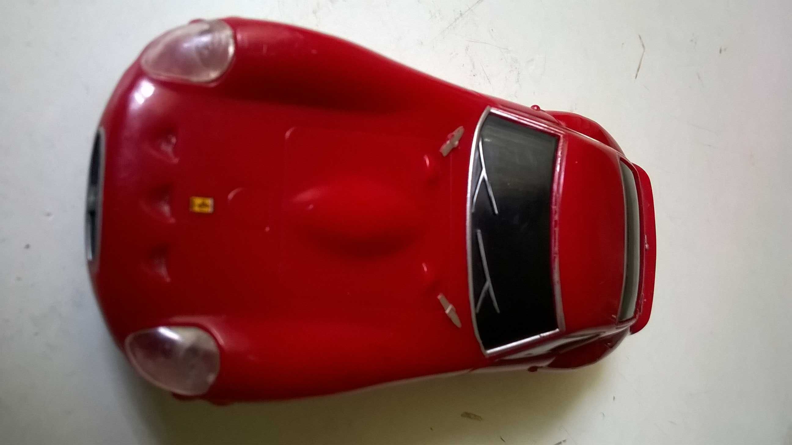 FERRARI 250 GTO, model metalowo-plastikowy, skala 1:38