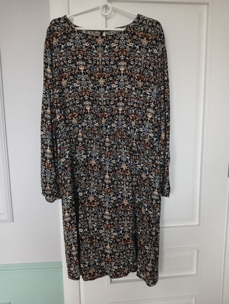 Sukienka w kwiaty 46 do 50
