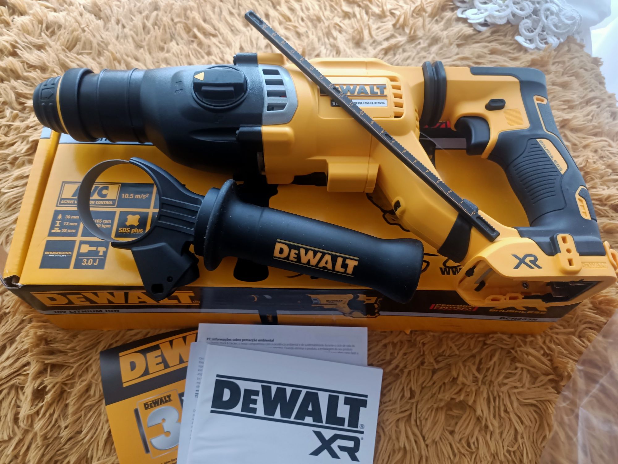 Nowa 24 r młotowiertarka mocna 3j DeWalt dch263n