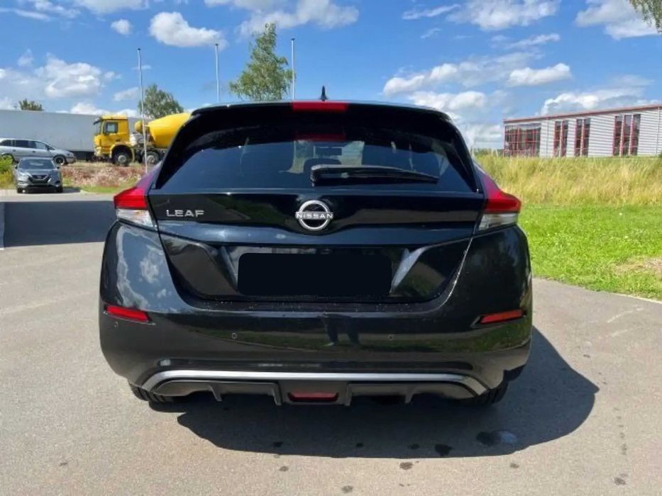 Nissan Leaf      2022