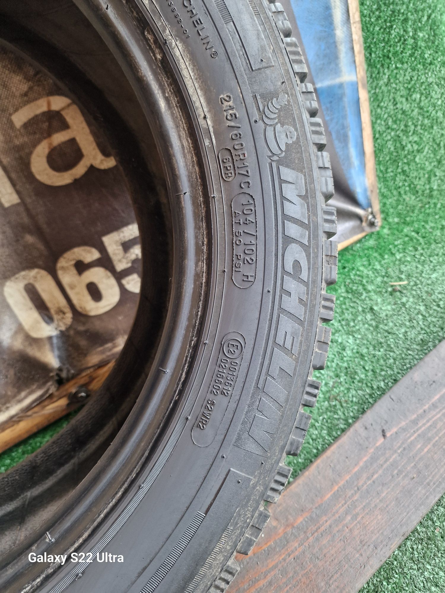 Opony zimowe 215/60/17C Michelin wzmacniane Para 9mm jak Nowe