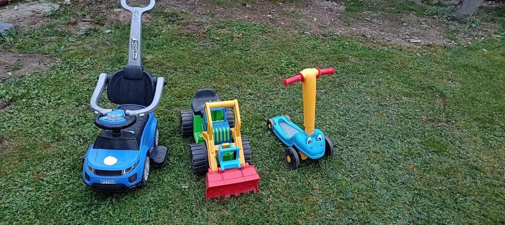 Oddam zabawki dla dziecka, auto traktor i hulajnoga