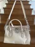 Torebka Michael KORS w jasnym kolorze