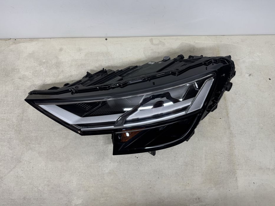 Фара левая Audi Q8. Оригинал