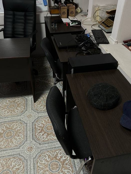 Столи офісні в ідеальному стані 4-6шт