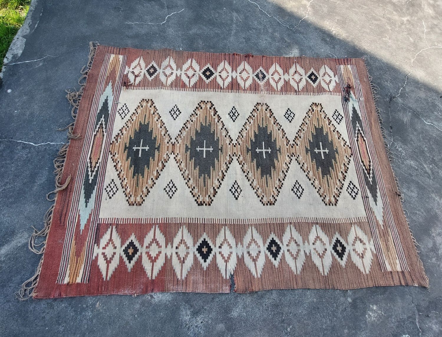 Przedwojenny kilim huculski? Art deco