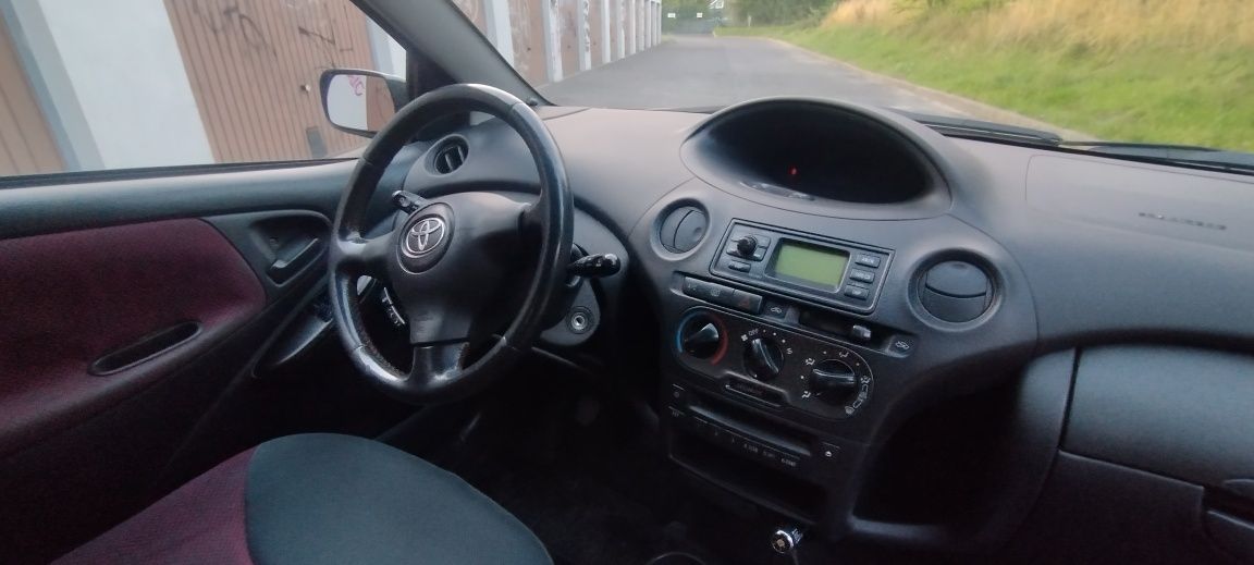 Toyota Yaris 1.4 D 2005r