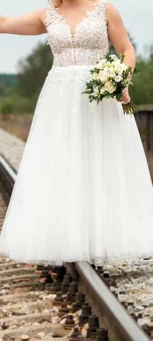 Biała suknia ślubna w stylu boho