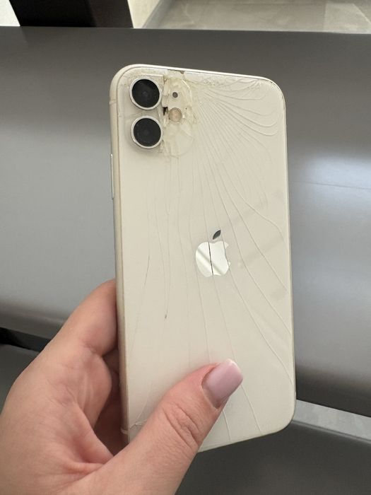 iPhone 11 /64GB є коробка