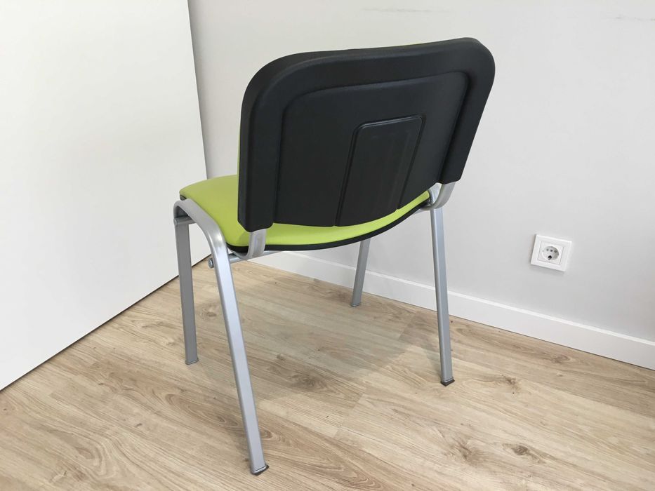 Cadeira em pele sintética