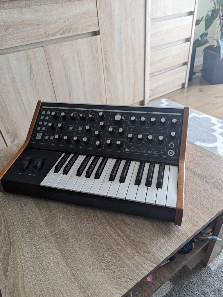 Moog Subsequent 25