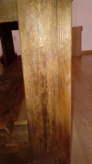 Ława wykonana ze starego drewna