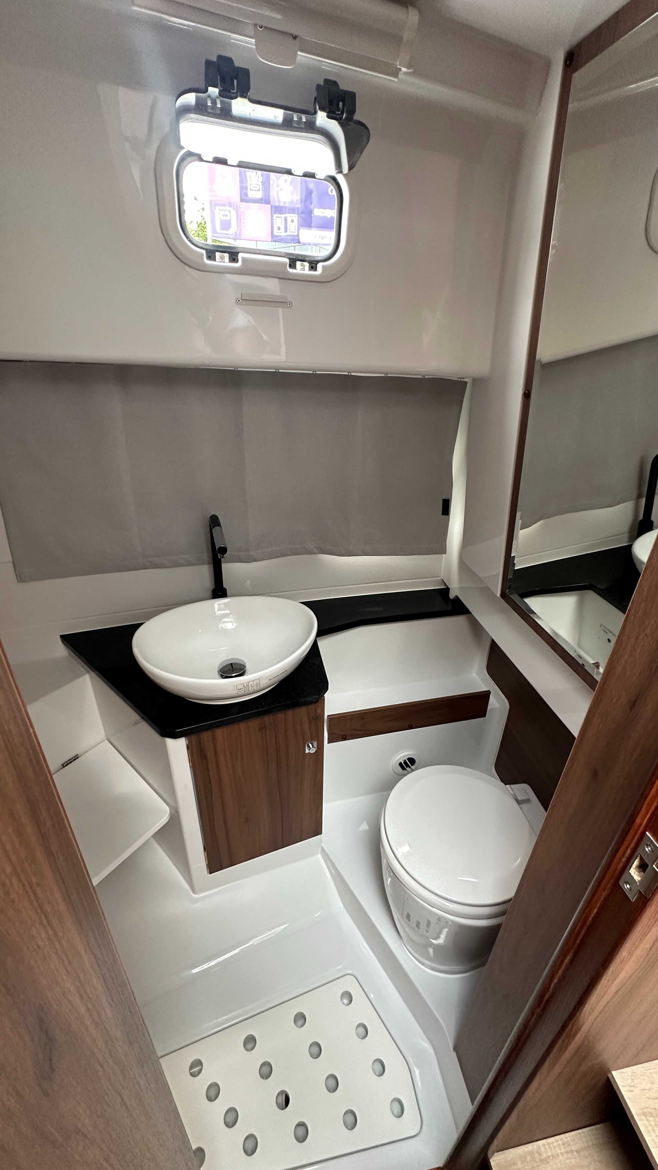 Nowa łódź motorowa NAUTIC 880 PREMIERA 2024 max 250 KM_Eskapader Płock