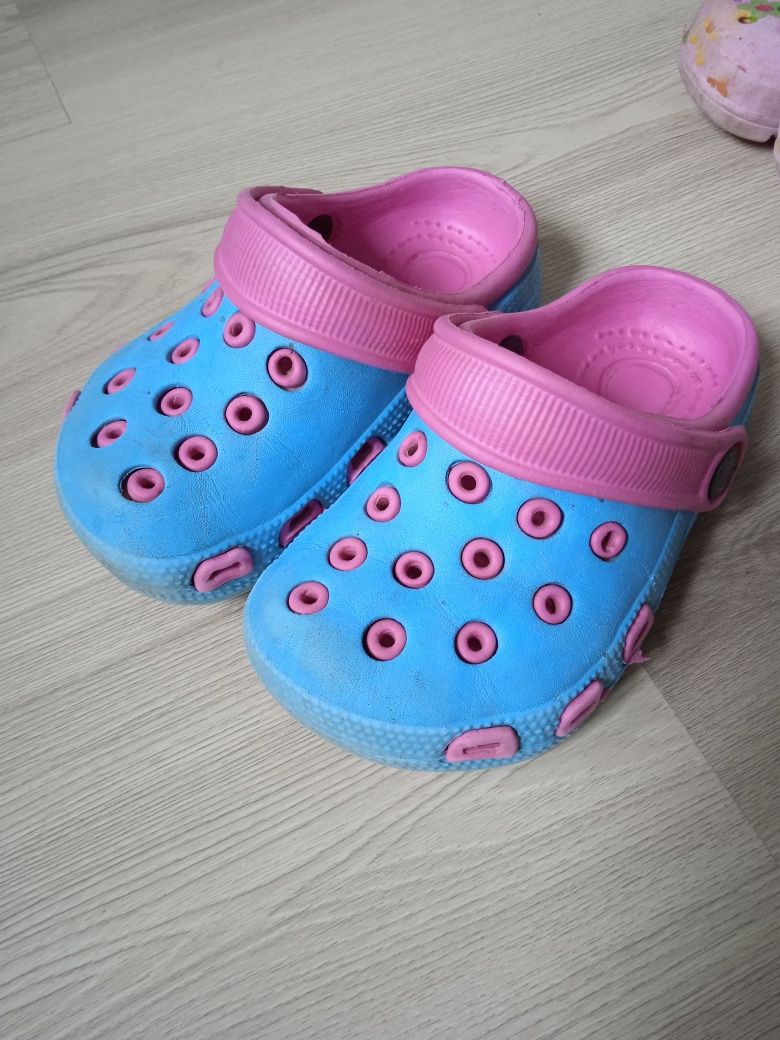 Buty Klapki 2szt crocs r.25