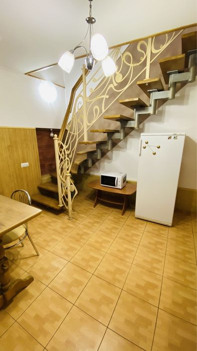 2-кімн. квартира у центрі Львова, вул.Грушевського, власник.