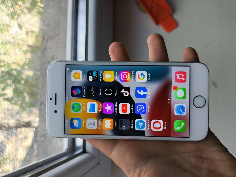 Продам iPhone 6s в хорошем состоянии