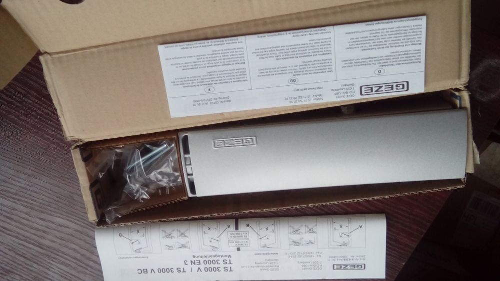 Szyna ślizgowa GEZE Boxer E-ISM, ISM, samozamykacz drzwi TS 500 EN3