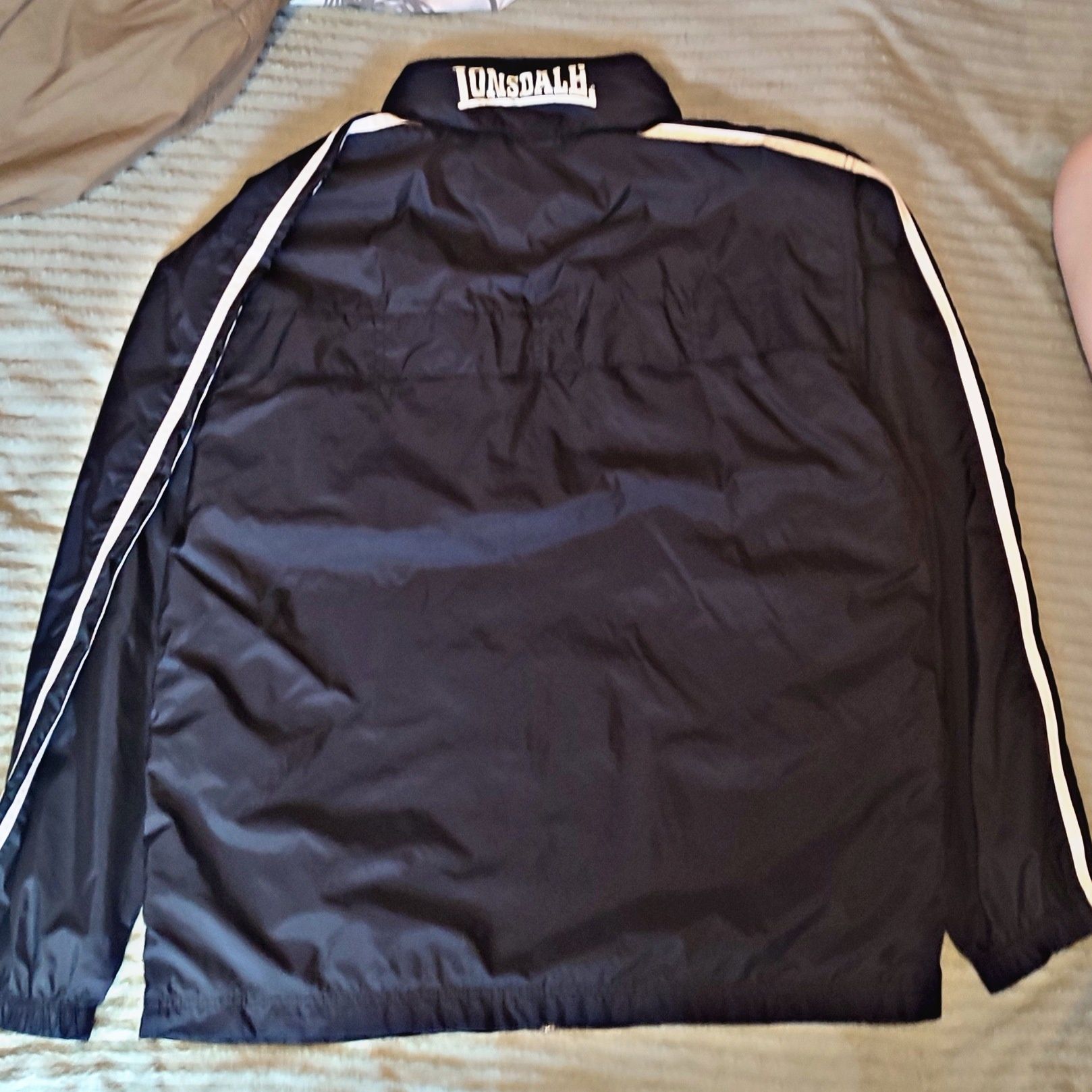 Продам Оригінальну Вітровку Lonsdale