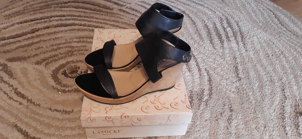 Sandały czarne na koturnie Lasocki 40