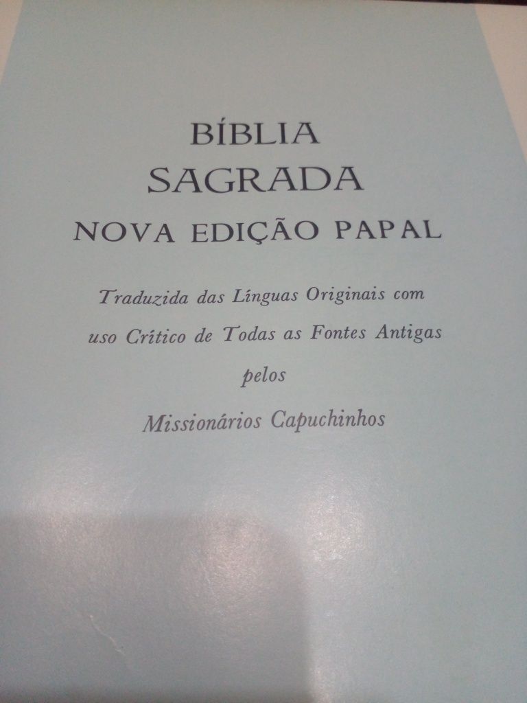 Biblia sagrada grande NOVA EDIÇÃO PAPAL com capa gravada em Ouro