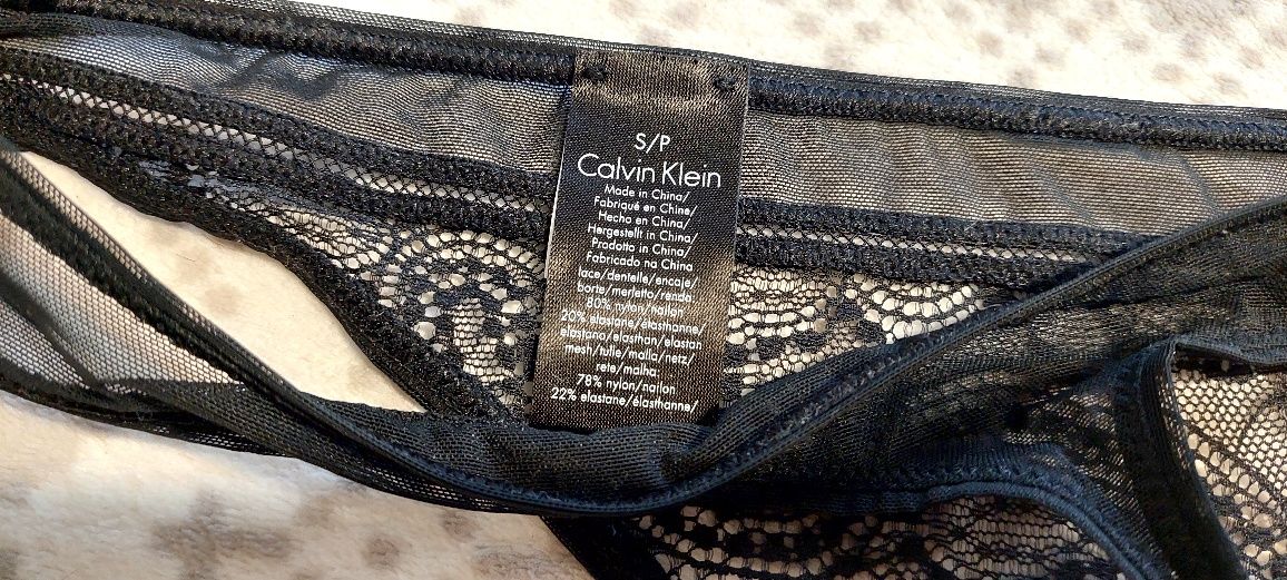 Stringi Calvin Klein koronkowe